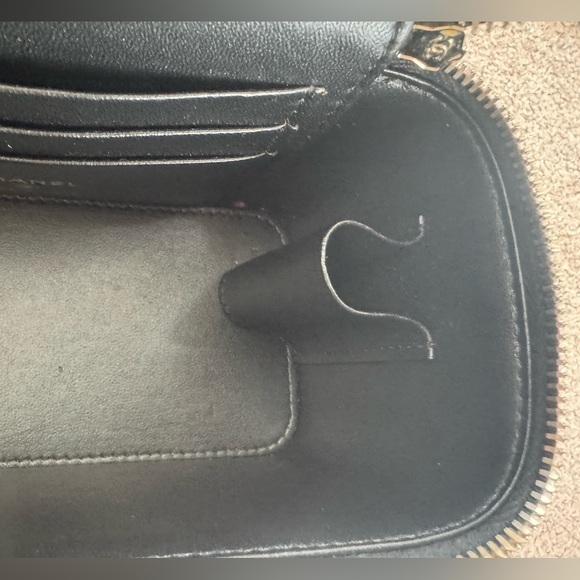 Chanel Black Quilted Vanity Case with Gold Hardware - Picture 13 of 16